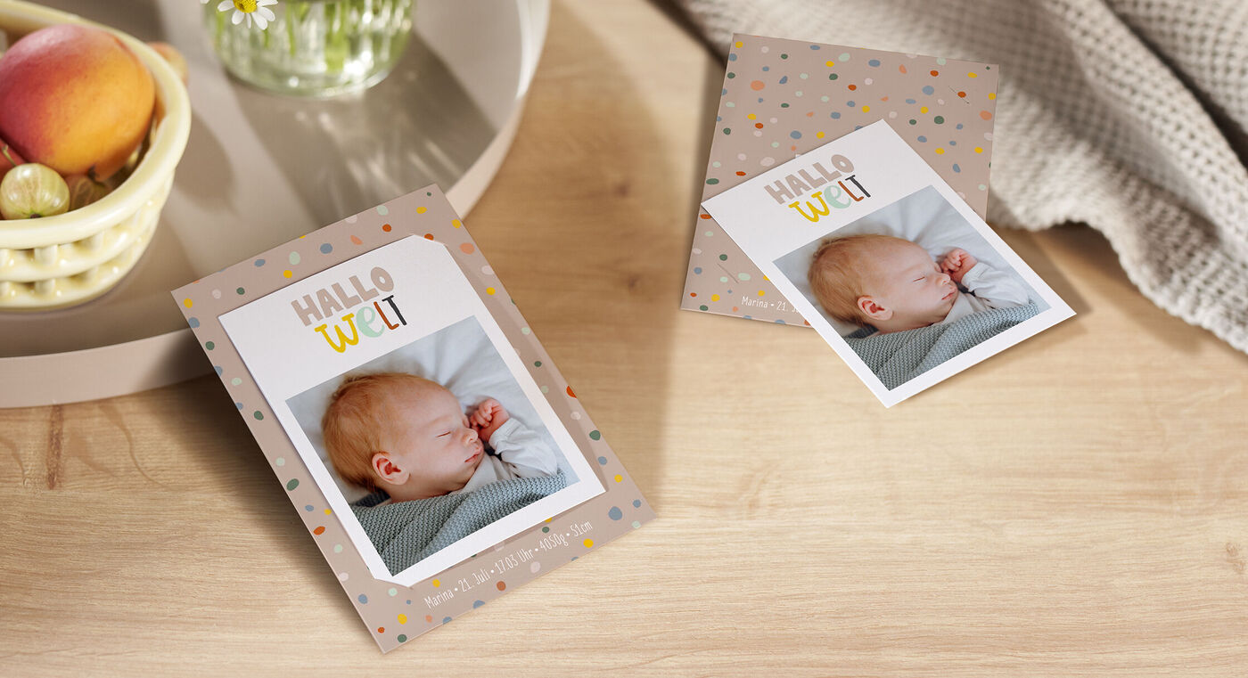 Minunate felicitări CEWE pentru naștere, cu design colorat și cuvinte iubitoare.